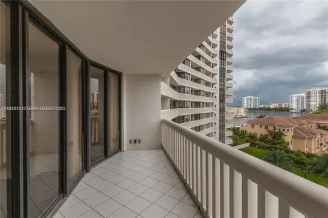 1000 W Island Boulevard Aventura FL 33160