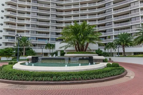 1000 W Island Boulevard Aventura FL 33160