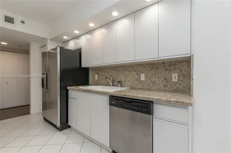 1000 W Island Boulevard Aventura FL 33160