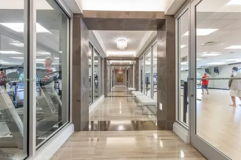 1000 W Island Boulevard Aventura FL 33160