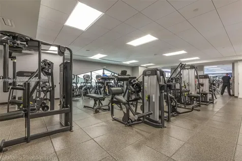 1000 W Island Boulevard Aventura FL 33160