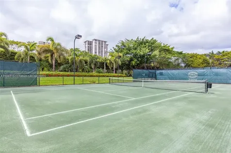 1000 W Island Boulevard Aventura FL 33160