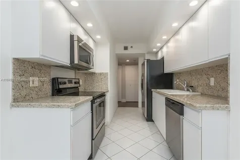 1000 W Island Boulevard Aventura FL 33160