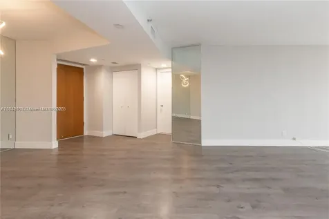 1000 W Island Boulevard Aventura FL 33160