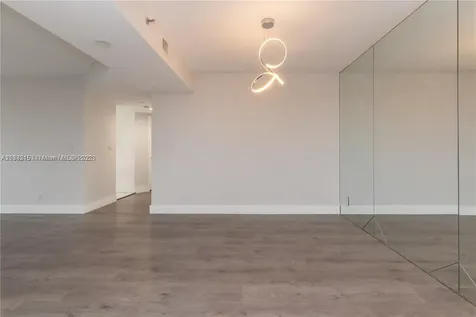 1000 W Island Boulevard Aventura FL 33160