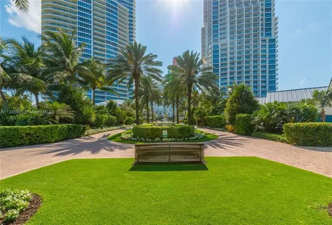 50 S Pointe Drive Miami Beach FL 33139