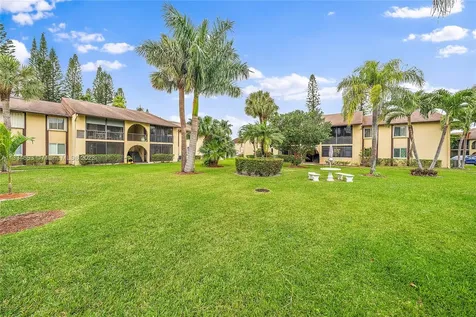 316 Pine Ridge Circle Green Acres FL 33463