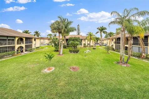 316 Pine Ridge Circle Green Acres FL 33463