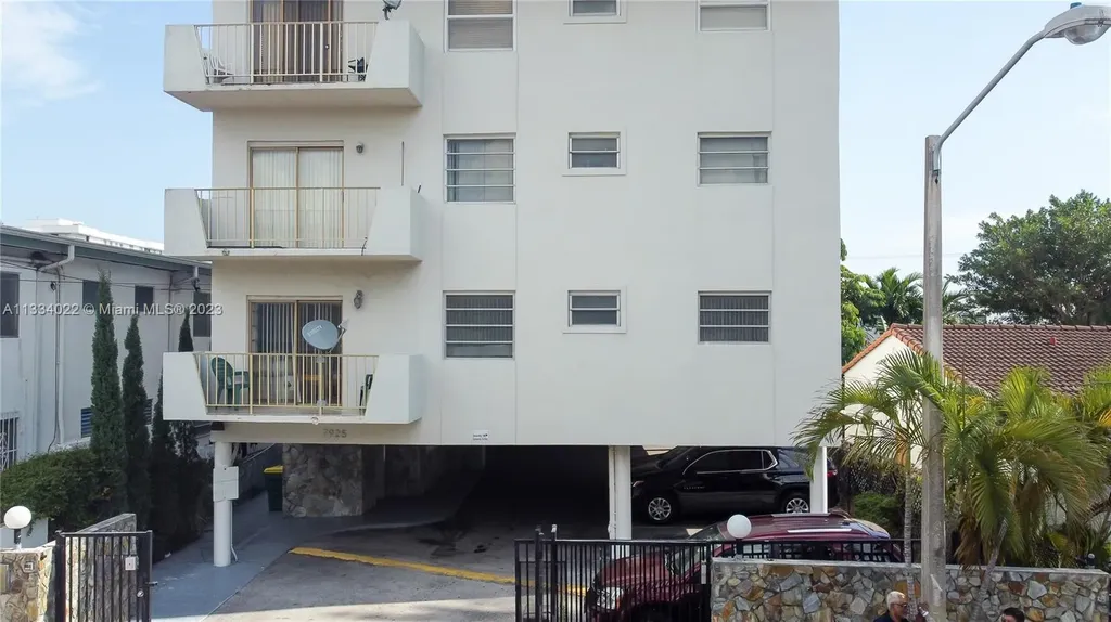 7925 Carlyle Avenue Miami Beach FL 33141
