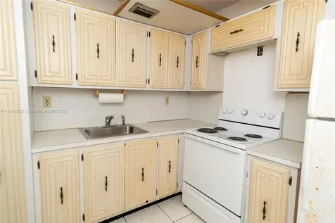 7925 Carlyle Avenue Miami Beach FL 33141