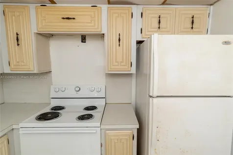 7925 Carlyle Avenue Miami Beach FL 33141