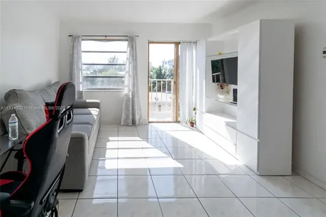 7925 Carlyle Avenue Miami Beach FL 33141