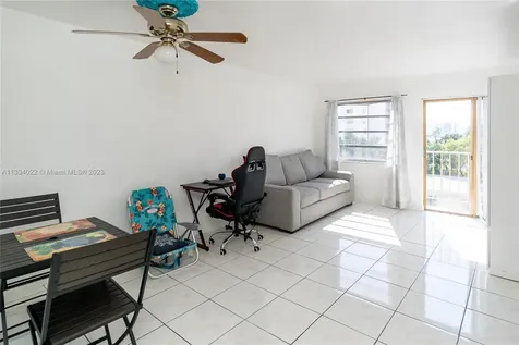 7925 Carlyle Avenue Miami Beach FL 33141