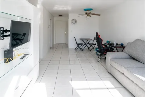 7925 Carlyle Avenue Miami Beach FL 33141