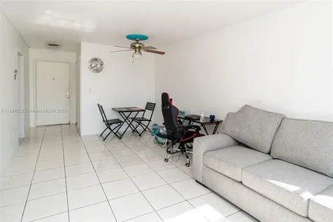 7925 Carlyle Avenue Miami Beach FL 33141