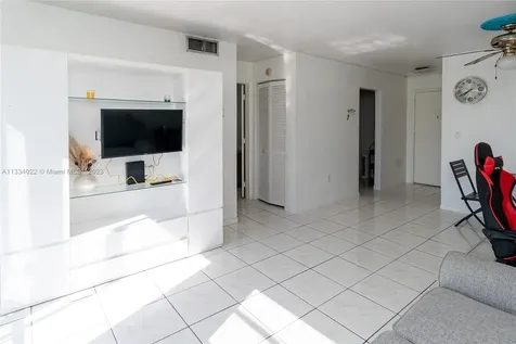 7925 Carlyle Avenue Miami Beach FL 33141