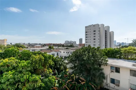 7925 Carlyle Avenue Miami Beach FL 33141
