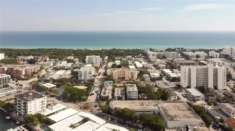 7925 Carlyle Avenue Miami Beach FL 33141