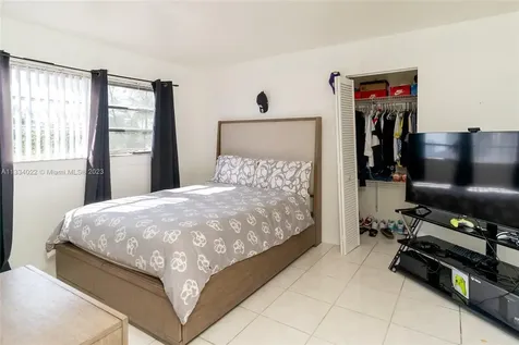 7925 Carlyle Avenue Miami Beach FL 33141