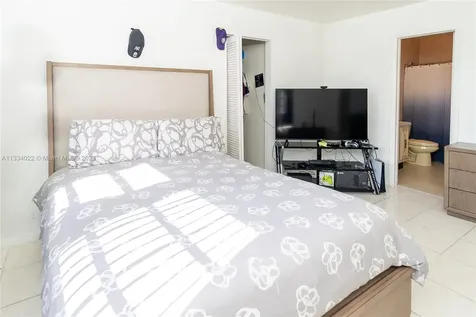 7925 Carlyle Avenue Miami Beach FL 33141