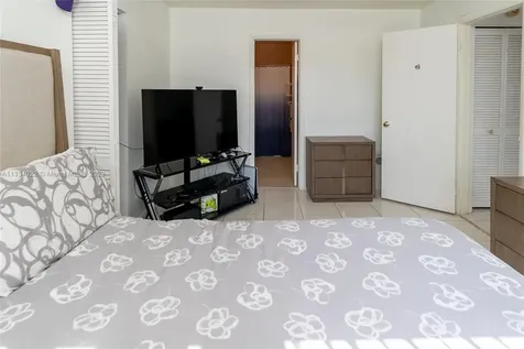 7925 Carlyle Avenue Miami Beach FL 33141