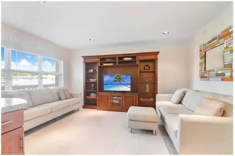 1450 N 12th Court Hollywood FL 33019