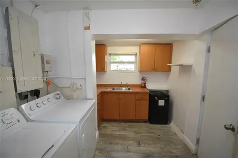 16921 NE 6th Avenue North Miami Beach FL 33162