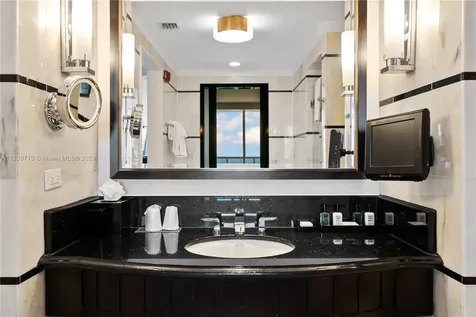 4391 Collins Avenue Miami Beach FL 33140