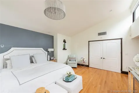 4422 Alton Road Miami Beach FL 33140