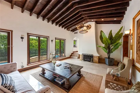 4422 Alton Road Miami Beach FL 33140