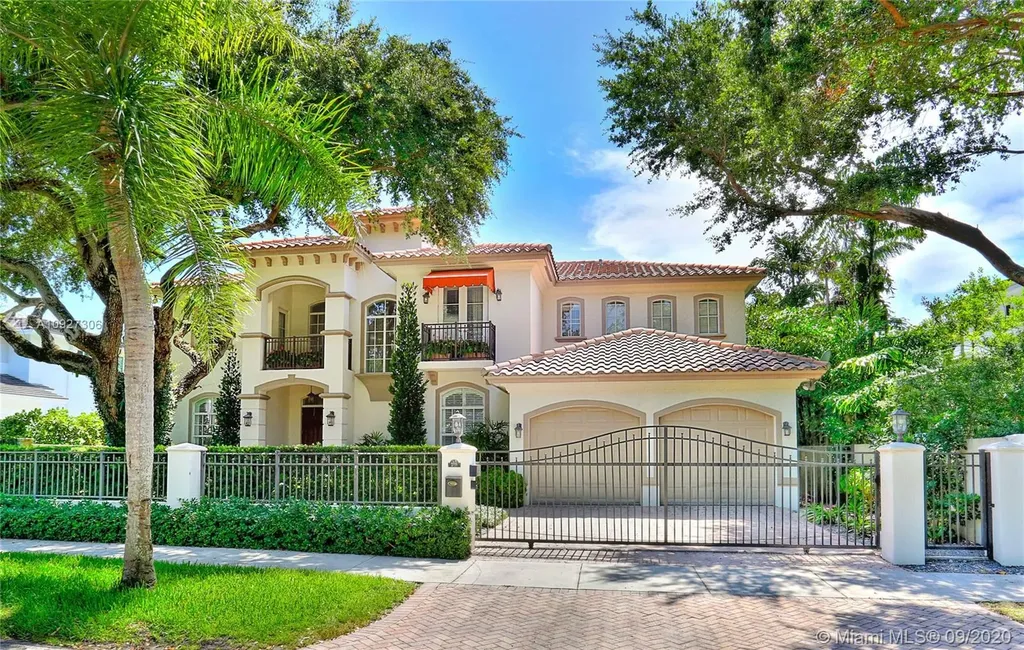 2710 Hilola Street Miami FL 33133