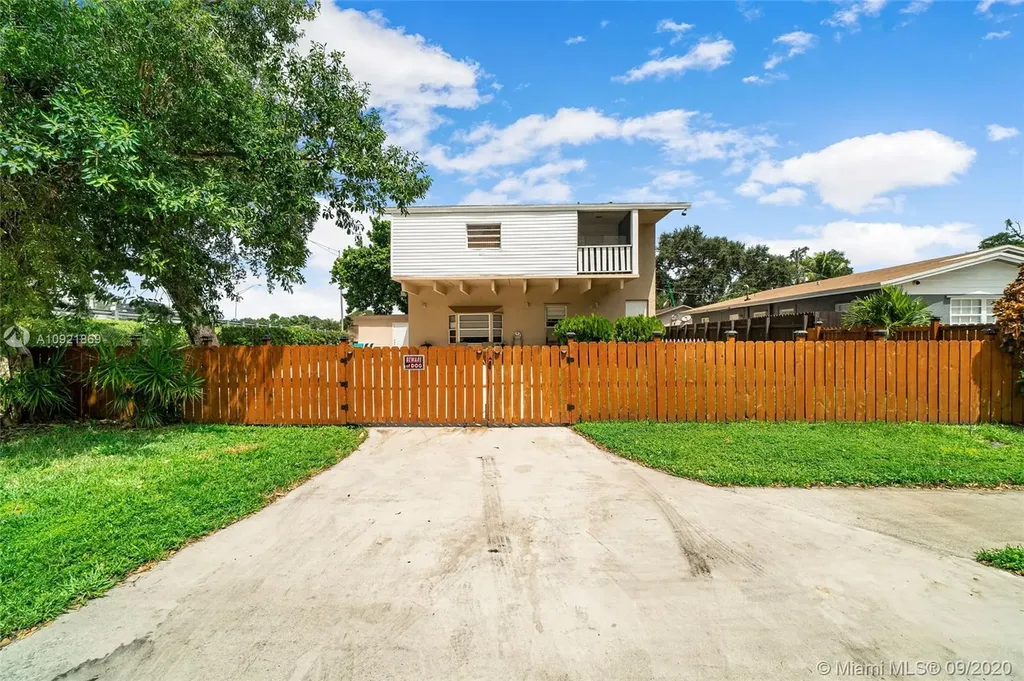 6213 Hayes Street Hollywood FL 33024
