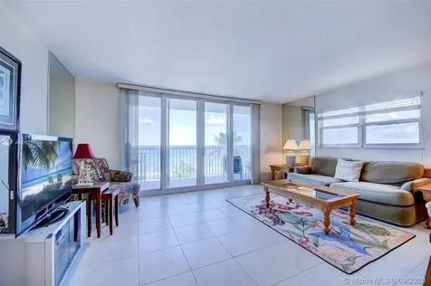 400 N Surf Road Hollywood FL 33019