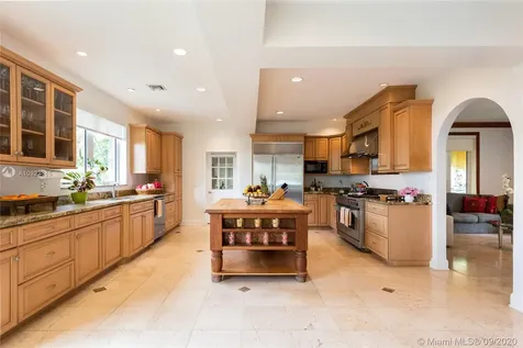 2770 Sunset Drive Miami Beach FL 33140