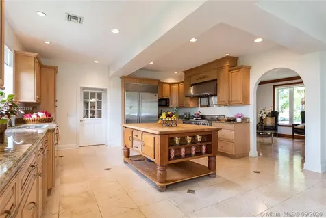 2770 Sunset Drive Miami Beach FL 33140