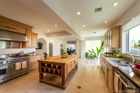 2770 Sunset Drive Miami Beach FL 33140