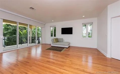 2770 Sunset Drive Miami Beach FL 33140