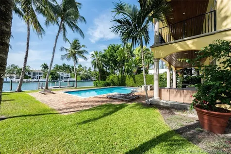 2770 Sunset Drive Miami Beach FL 33140