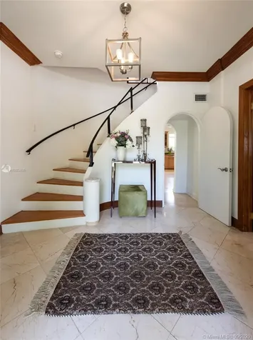2770 Sunset Drive Miami Beach FL 33140