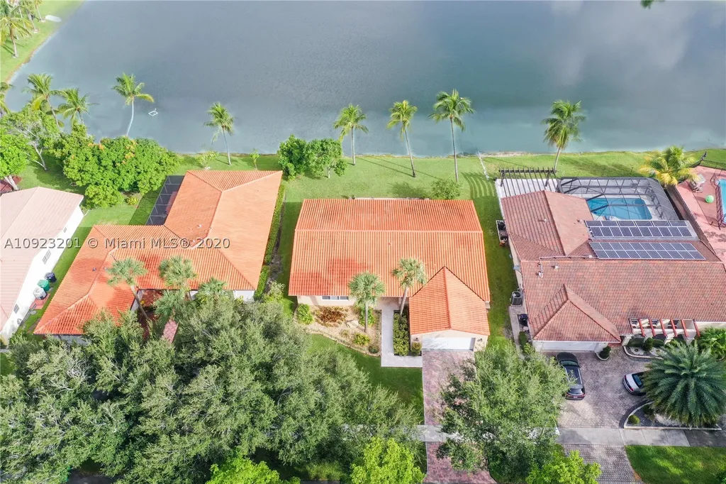 8241 Dundee Terrace Miami Lakes FL 33016