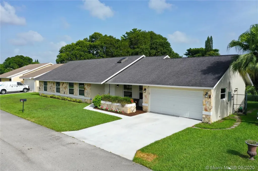 8805 Paradise Court Tamarac FL 33321