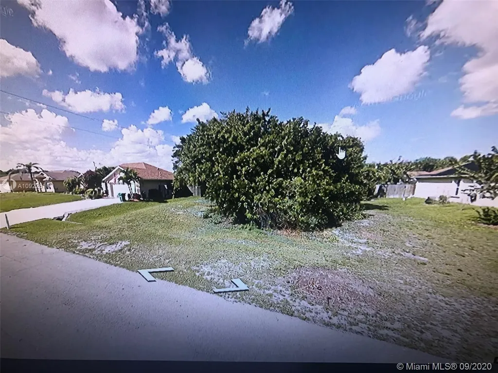 657 SW Hoffenberg Avenue Port St. Lucie FL 34953