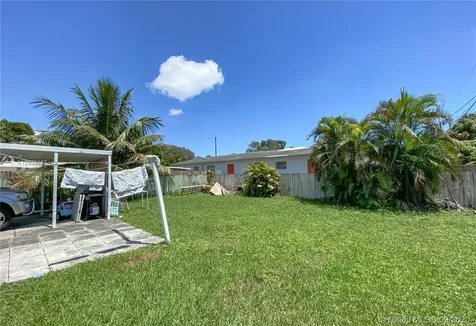705 SW 7th Terrace Hallandale Beach FL 33009
