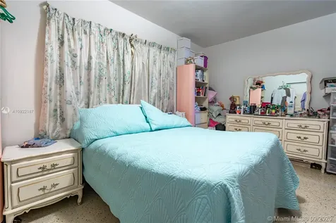 705 SW 7th Terrace Hallandale Beach FL 33009