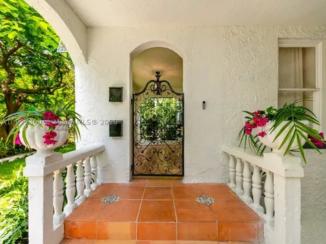 160 NE 43rd Street Miami FL 33137