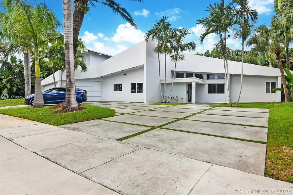 1941 NE 197th Terrace Miami FL 33179