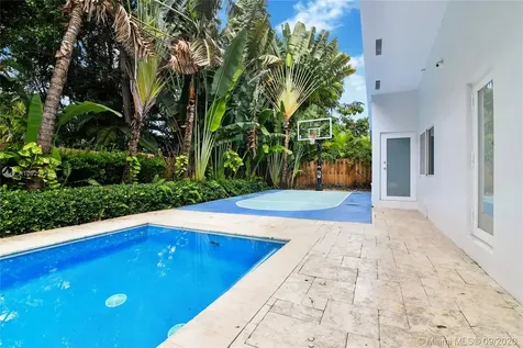 1941 NE 197th Terrace Miami FL 33179