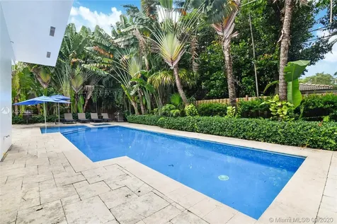 1941 NE 197th Terrace Miami FL 33179