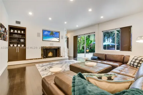 1941 NE 197th Terrace Miami FL 33179