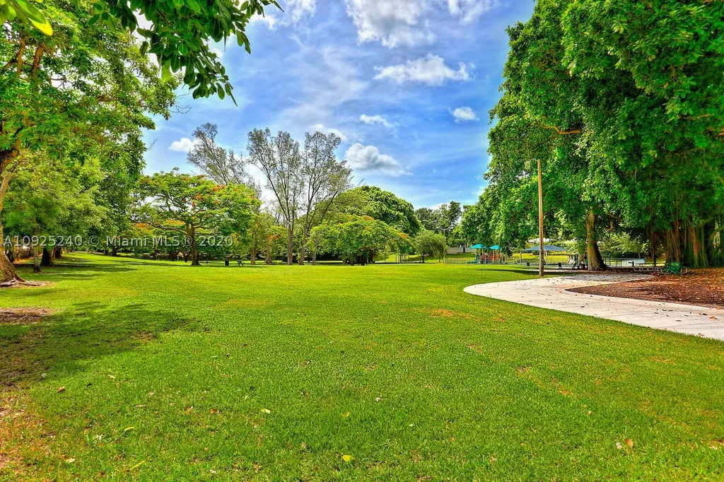 4071 Barbarossa Avenue Miami FL 33133
